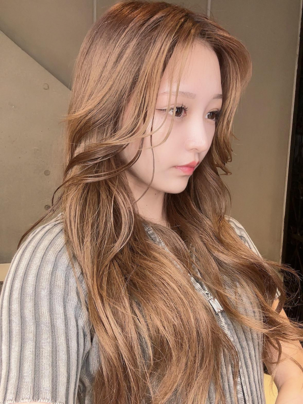 夏に向けたヘアスタイルの提案 ACHFLOのエクステで最高の夏を過ごしましょう。